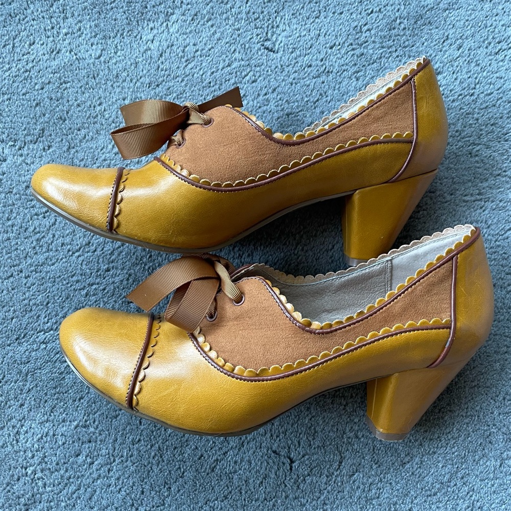 Chelsea Crew Scallop Mustard Heels - EU 41